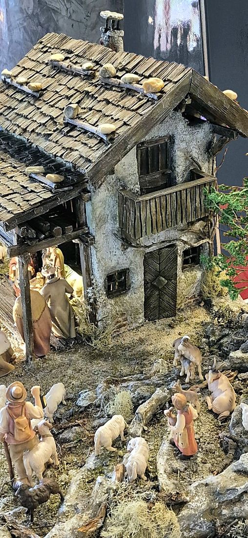 Die Heilige Familie im Stall, beleuchtet